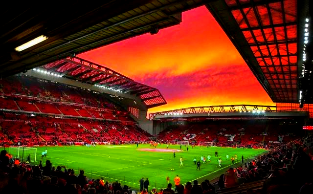 太阳报：女演员悉尼妹恢复单身后收到了大量英超球星的私信（《太阳报》称，女演员悉尼妹重回单身后收到众多英超球员私信）