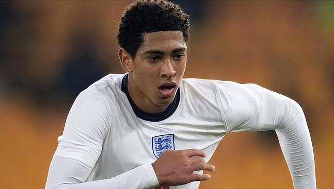 英超主帅下课赔率更新，斯洛特居首法尔克次席（英超主帅下课赔率最新榜：斯洛特领跑，法尔克第二）