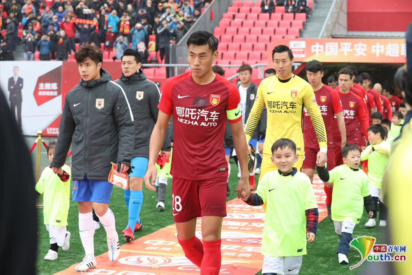 云南玉昆祝贺铜梁龙冲超：对从业余联赛起步的艰辛感同身受