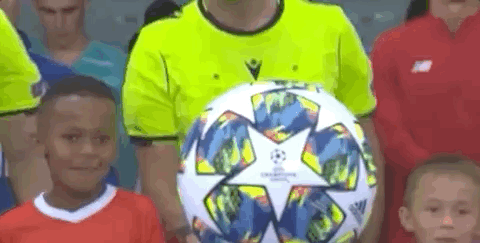 他是申花最被低估的球员，为俱乐部宁愿枯坐板凳，今年只出场一次（申花最被低估的一人，为球队甘当板凳，本赛季仅出场1次）