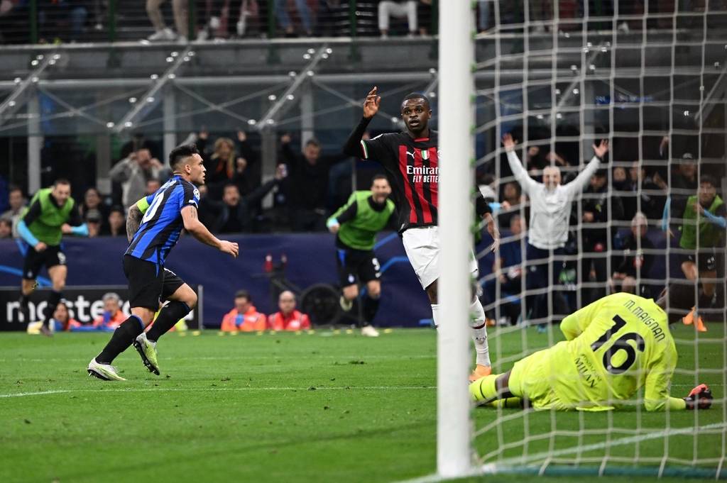 Shams：雄鹿愿与字母哥探讨留队或交易可能性，尼克斯不再是首选下家