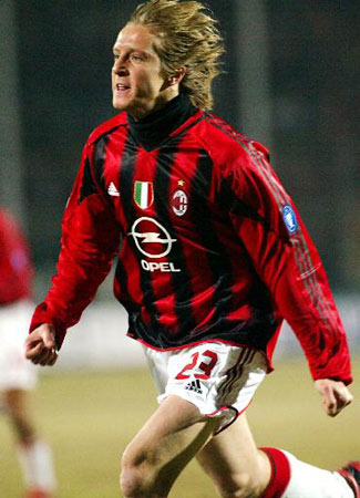 ESPN：奥斯卡曾短暂失去意识，目前正在ICU接受检查