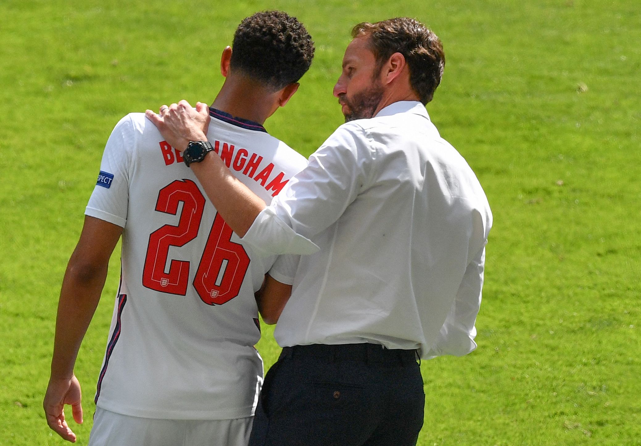 英超焦点战：阿森纳主场迎战切尔西,（英超重磅对决：阿森纳坐镇主场迎战切尔西）