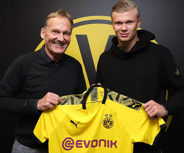 意媒：基耶萨可能冬窗回意甲，国米和米兰都在密切关注（意媒：基耶萨或在冬窗重返意甲，国米与米兰紧盯进展）