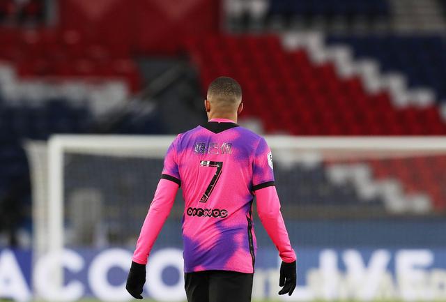 西班牙人俱乐部收入翻倍目标如何避免足球界的常见财务陷阱？（西班牙人俱乐部冲刺营收翻倍，如何避开足坛常见财务雷区？）