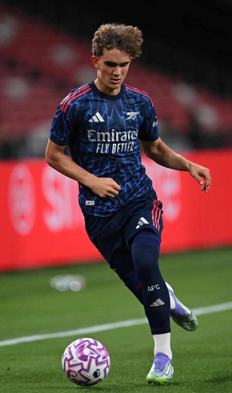 杨瀚森首发出战7分54秒，得到1篮板1失误4犯规。