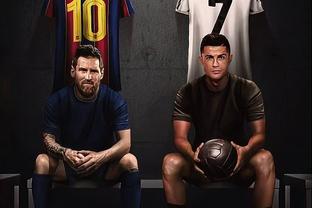 足球意大利名帅重返教练席，引全球媒体关注（意大利足坛名帅回归执教，全球媒体聚焦）