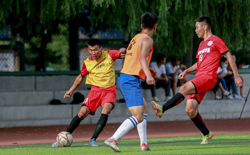 喀麦隆非洲杯大名单：姆伯莫领衔，巴索戈在列，奥纳纳无缘