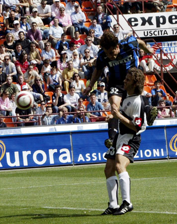 TA：埃切韦里倾向于租借加盟英超俱乐部；德甲球队也有意尼潘