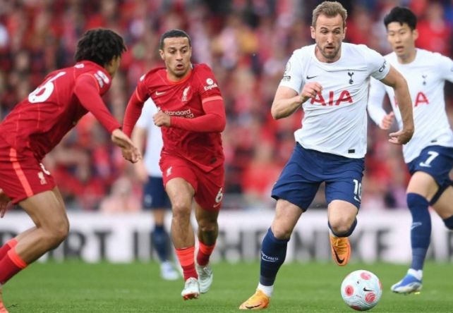 足球报：莱昂纳多+李新翔均有望出战英博，海港不败即加冕（足球报：莱昂纳多李新翔有望迎战英博 海港不败即可封王）