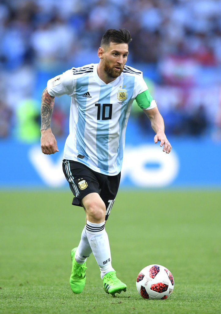 汉斯-弗里克对巴萨室内足球队的惊喜访问（汉斯-弗里克惊喜造访巴萨五人制球队）