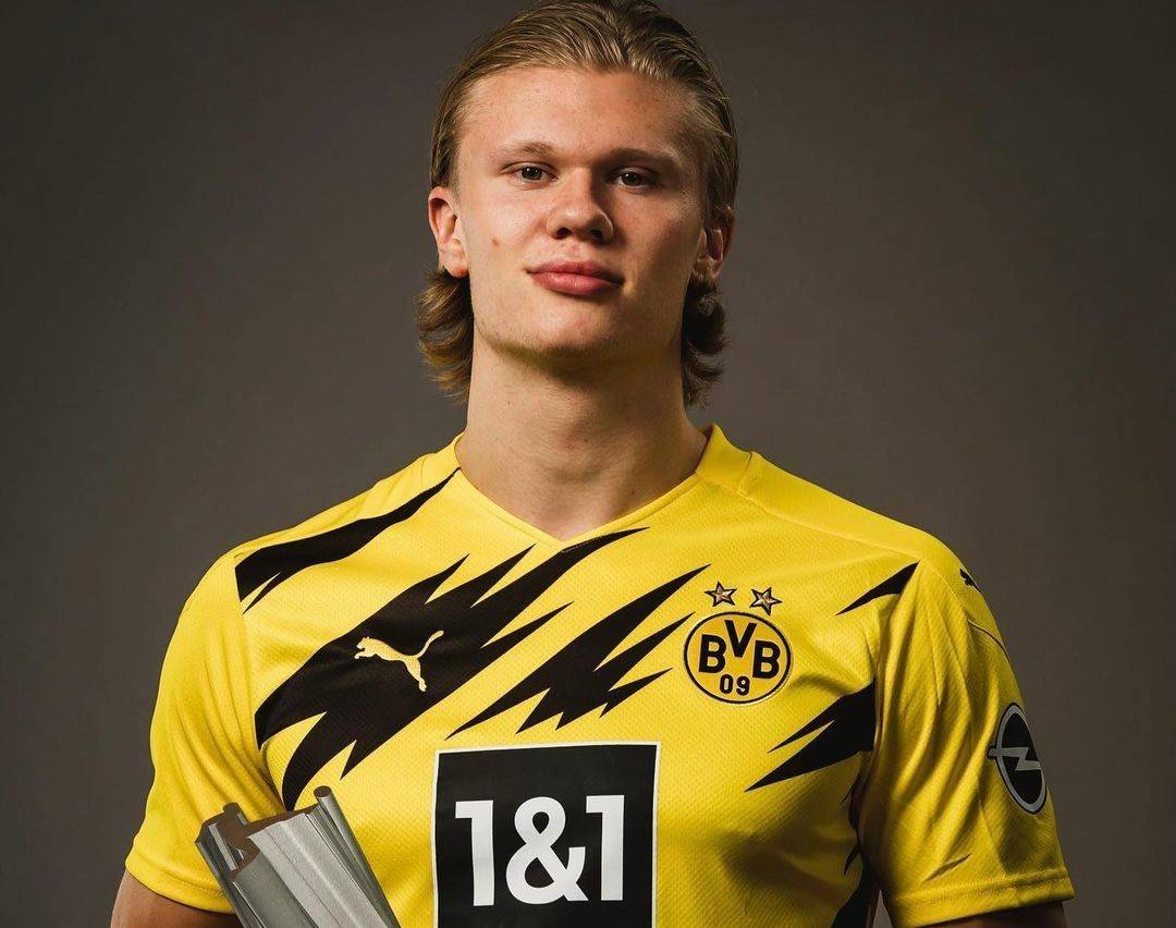 冬窗锋线猎物争夺战！英媒点名塞梅尼奥更适合红军（冬窗前锋引援大战：英媒力荐塞梅尼奥最适合红军）