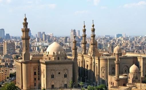 16岁344天，基亚拉是拜仁队史德甲第二年轻的出场球（16岁344天，基亚拉成为拜仁德甲队史第二年轻出场球员）