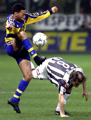 葡萄牙体育欧冠战拜仁大胆变阵，西芒昆达重返首发（欧冠对阵拜仁，葡萄牙体育大胆调整阵容：西芒昆达回归首发）