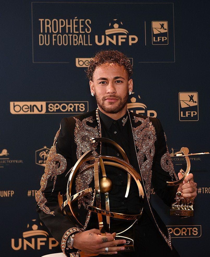 成都1-2河南赛中，阿奇姆彭遭看台球迷竖中指+骂黑鬼